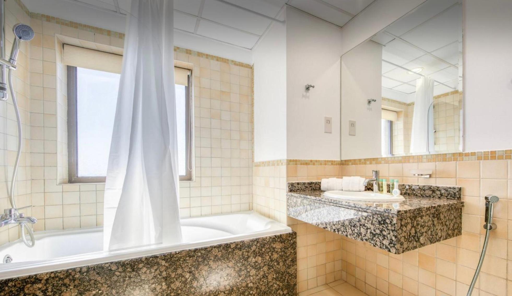 Seaview Beach Hostel Jbr - Walk To Beach - Gym - Pool - Metro Station Dubai Exterior photo